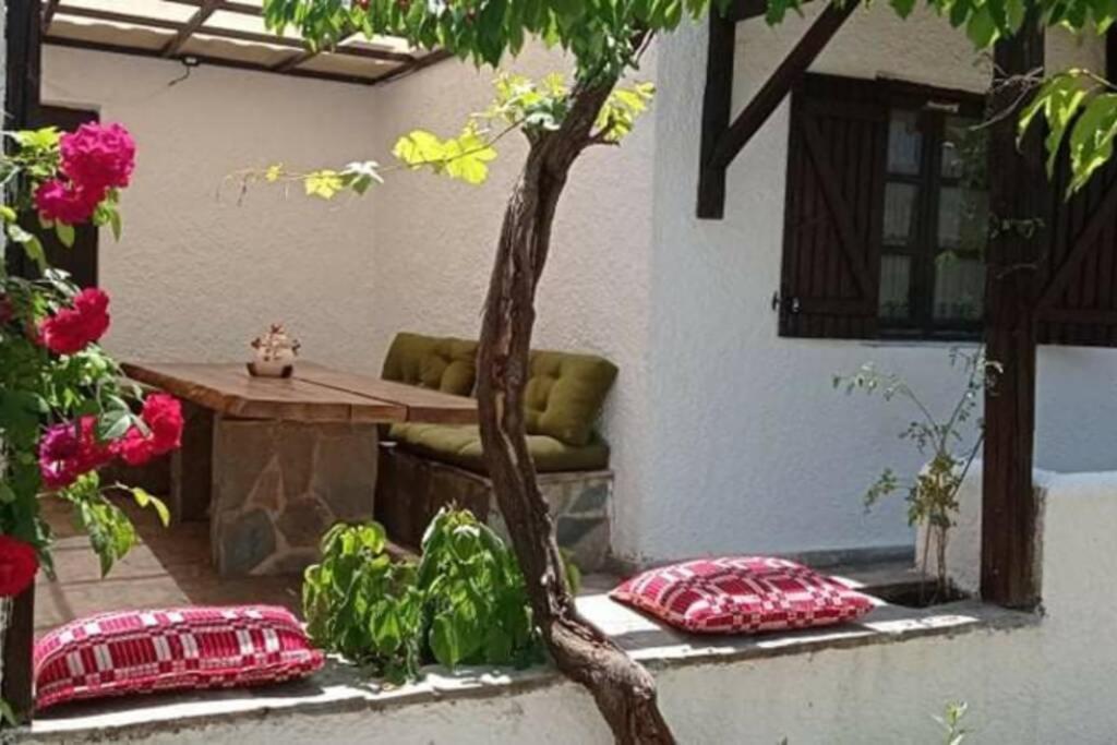 Αρχοντικο Στουσ Προποδεσ Του Ορουσ Διρφυσ Villa Loutsa  Eksteriør bilde